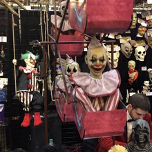 Laden Sie das Bild in den Galerie-Viewer, Gruseliger Halloween Clown Riesenrad Dekoration