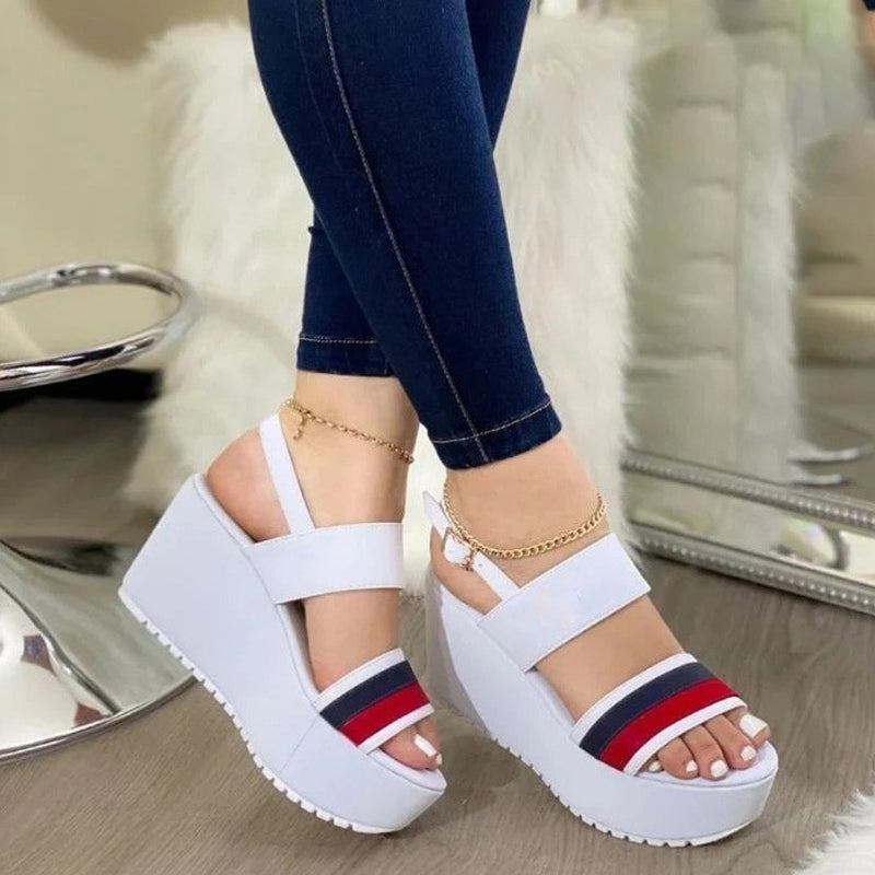Lässige Damensandalen mit dicker Sohle