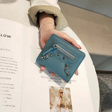 Laden Sie das Bild in den Galerie-Viewer, Ledergeldbörse für Damen mit mehreren Kartenfächern