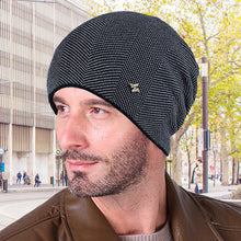 Laden Sie das Bild in den Galerie-Viewer, Strickmütze aus Vlies