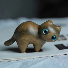 Laden Sie das Bild in den Galerie-Viewer, Handgefertigte holzgeschnitzte Katze