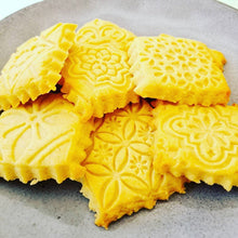 Laden Sie das Bild in den Galerie-Viewer, Geprägtes Nudelholz aus Holz