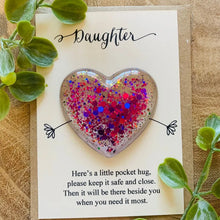 Laden Sie das Bild in den Galerie-Viewer, Pocket Hug Geschenke für die Familie