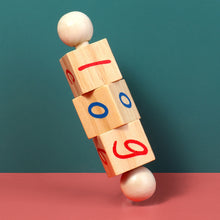 Laden Sie das Bild in den Galerie-Viewer, Buchstaben Zauberwürfel für Kinder im Montessori-Alter