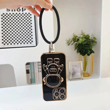 Laden Sie das Bild in den Galerie-Viewer, Astronautenhülle für iPhone mit Handschlaufe