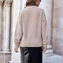 Laden Sie das Bild in den Galerie-Viewer, Plüsch-Sweatshirt mit Rundhalsausschnitt und Taschen