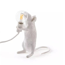Laden Sie das Bild in den Galerie-Viewer, Tischlampe in Mausform