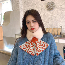 Laden Sie das Bild in den Galerie-Viewer, Süßer Warmer Plüschschal