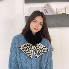 Laden Sie das Bild in den Galerie-Viewer, Süßer Warmer Plüschschal