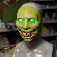 Laden Sie das Bild in den Galerie-Viewer, Gruselige Halloween Maske - Lächelnder Dämon