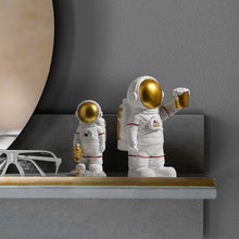 Laden Sie das Bild in den Galerie-Viewer, Niedliche Astronauten-Heimdekoration