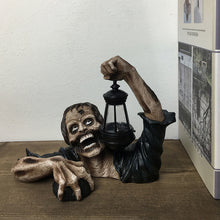Laden Sie das Bild in den Galerie-Viewer, Halloween Zombie Ornament aus Harz