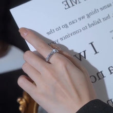 Laden Sie das Bild in den Galerie-Viewer, Offener quadratischer Diamantring