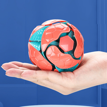 Laden Sie das Bild in den Galerie-Viewer, Kreativer teleskopischer farbwechselnder Fußball