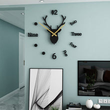Laden Sie das Bild in den Galerie-Viewer, Hirschkopf Wanduhr