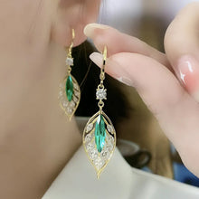 Laden Sie das Bild in den Galerie-Viewer, Armband aus Hetian-Jade mit Blatt