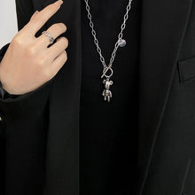 Laden Sie das Bild in den Galerie-Viewer, Bärenhalskette aus Titanstahl
