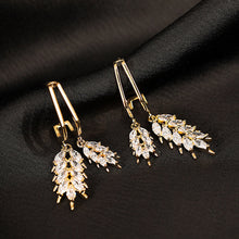 Laden Sie das Bild in den Galerie-Viewer, Glänzende Blätterohrringe