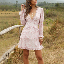 Laden Sie das Bild in den Galerie-Viewer, Elegantes Blumenkleid aus Chiffon mit V-Ausschnitt