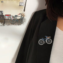 Laden Sie das Bild in den Galerie-Viewer, Vintage Süße Brosche