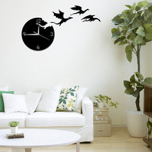 Laden Sie das Bild in den Galerie-Viewer, Fliegender Drache Wanduhr