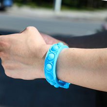 Laden Sie das Bild in den Galerie-Viewer, Farbe Silikon Armband