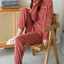 Laden Sie das Bild in den Galerie-Viewer, Korallenfleece Pyjama Set Für Damen