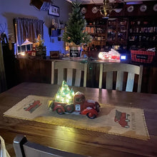 Laden Sie das Bild in den Galerie-Viewer, Roter Bauernhof-LKW Weihnachten Dekorationen