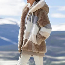 Laden Sie das Bild in den Galerie-Viewer, Kurz geschnittene Fashion-Jacke aus Plüsch