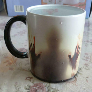 Schreckliche Hitzereaktion im Becher