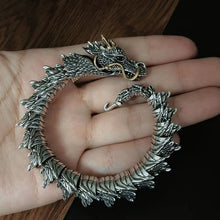 Laden Sie das Bild in den Galerie-Viewer, Silbernes handgefertigtes Drachenkettenarmband