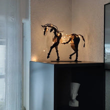 Laden Sie das Bild in den Galerie-Viewer, Hohles Pferd-Ornament aus Metall