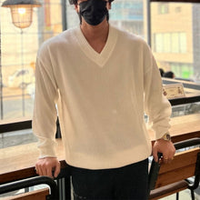Laden Sie das Bild in den Galerie-Viewer, V-Ausschnitt Grubenstreifen Stricktshirt