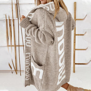 Damen Lockere lange Strickjacke mit Buchstabendruck