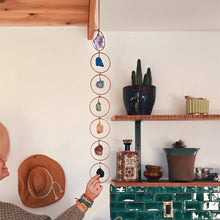 Laden Sie das Bild in den Galerie-Viewer, Primal Crystal 7 Chakra Edelstein Wanddekoration