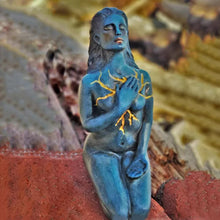 Laden Sie das Bild in den Galerie-Viewer, &quot;Göttin der Heilung&quot; Harzstatue