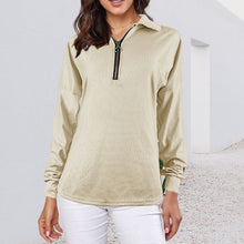 Laden Sie das Bild in den Galerie-Viewer, T-Shirt mit Revers und Reißverschluss