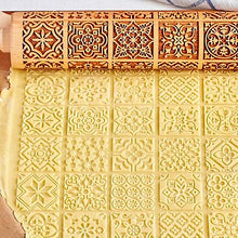 Laden Sie das Bild in den Galerie-Viewer, Geprägtes Nudelholz aus Holz