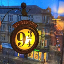 Laden Sie das Bild in den Galerie-Viewer, Hängendes 9 ¾ Nachtlicht