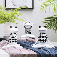 Laden Sie das Bild in den Galerie-Viewer, Yoga-Frosch-Ornament aus Harz