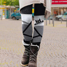 Laden Sie das Bild in den Galerie-Viewer, Hochelastische Leggings mit Print