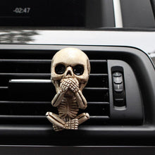 Laden Sie das Bild in den Galerie-Viewer, Kreative Auto Schädel Ghost Head Aromatherapie