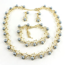 Laden Sie das Bild in den Galerie-Viewer, Dreiteiliges Perlen Ohrring Halskette und Armband