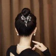 Laden Sie das Bild in den Galerie-Viewer, Haarspange aus Acryl