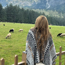 Laden Sie das Bild in den Galerie-Viewer, Ethnischer Gestrickter Schal