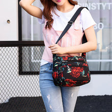 Laden Sie das Bild in den Galerie-Viewer, Lässige Leichte Blumen-Umhängetasche Aus Nylon