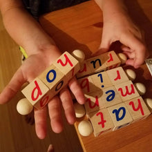 Laden Sie das Bild in den Galerie-Viewer, Buchstaben Zauberwürfel für Kinder im Montessori-Alter