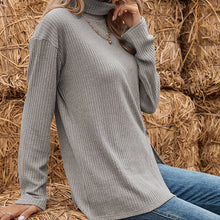 Laden Sie das Bild in den Galerie-Viewer, Strickpullover mit Knopfschlitz