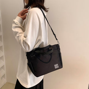 Leichte Schultertasche aus Nylon