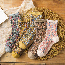Laden Sie das Bild in den Galerie-Viewer, Vintage ethnische bestickte florale Damensocken